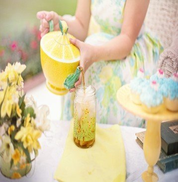 Pouring lemonade